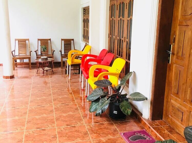 ベッドアンドブレックファースト Sudu Neluma Home Stay