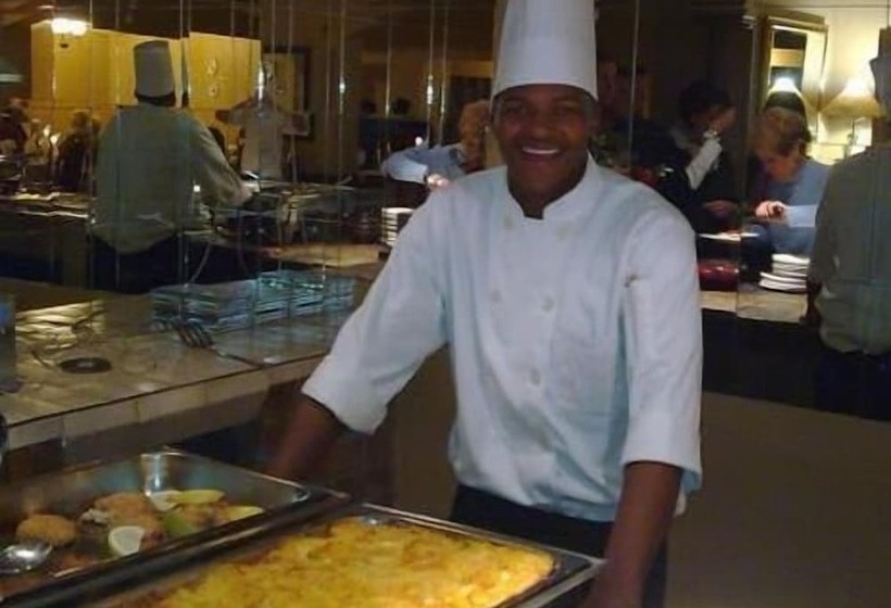 Everglades Hotel & Conference Centre