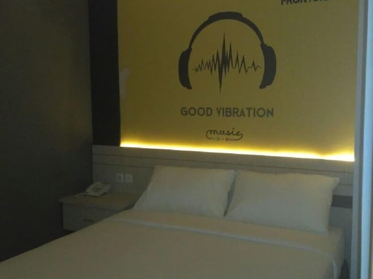 Front One Inn Sidoarjo