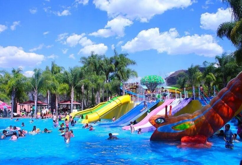 Guamúchil Parque Acuático & Cabañas