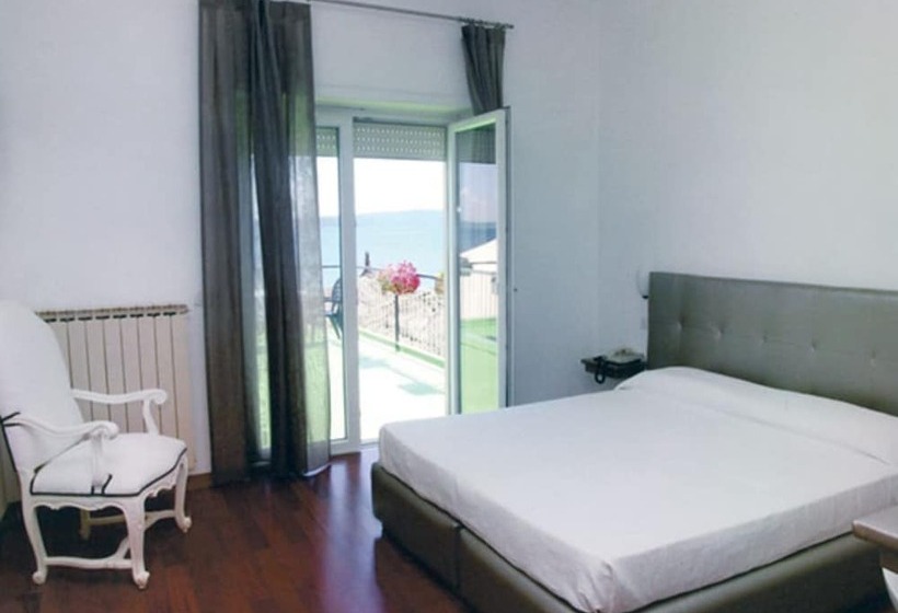 簡易ホテル Alb. Rist. Alfredo Da Persichella