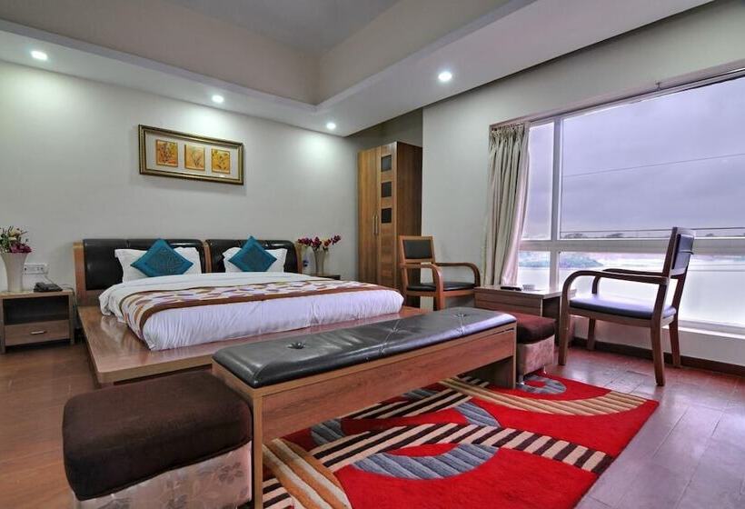 ホテル Akash Sarovar