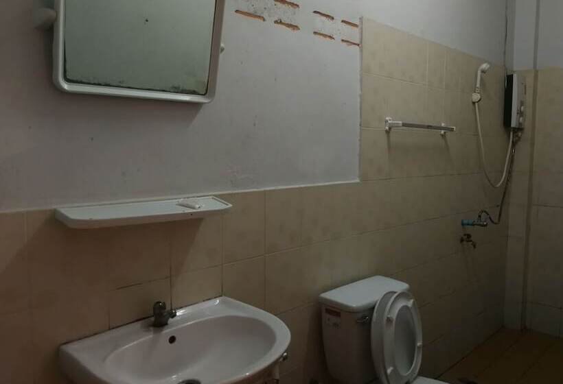 ホテル Baan Pak Parichat Sarun