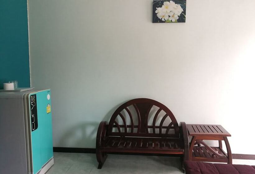 호텔 Baan Pak Parichat Sarun