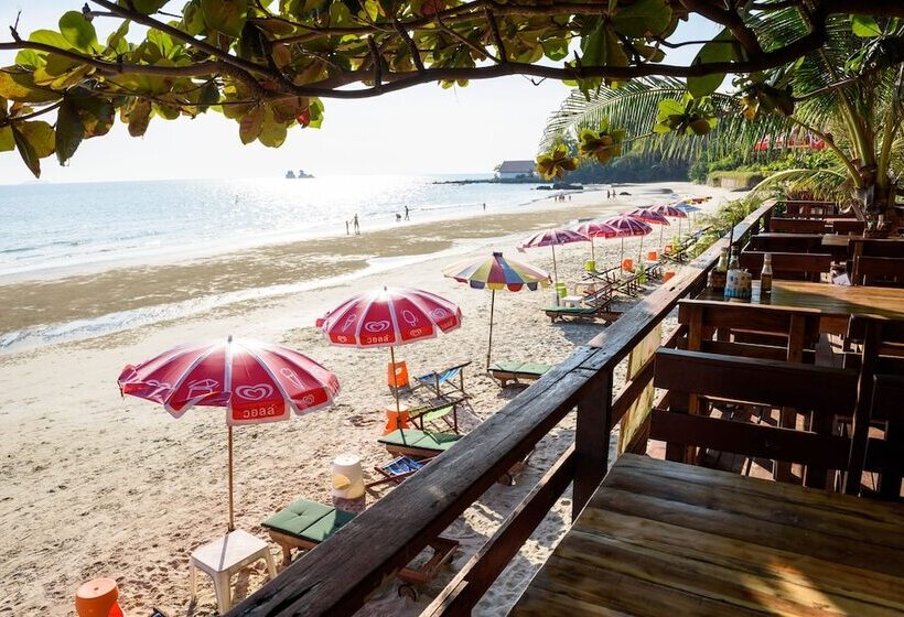 فندق Baansuan Aokhai Beach Resort
