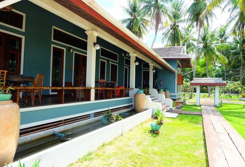هتل Beach Walk Homestay