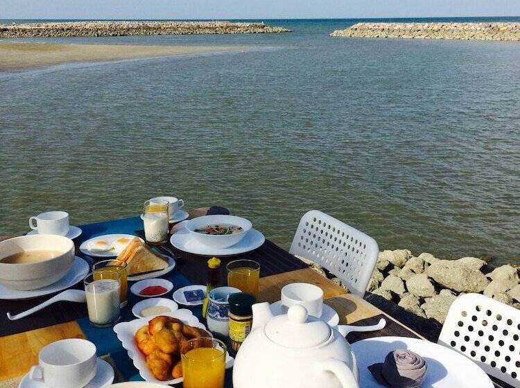 فندق Chomtalay Resort At Had Chaosamran Beach