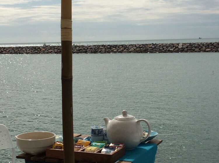 فندق Chomtalay Resort At Had Chaosamran Beach