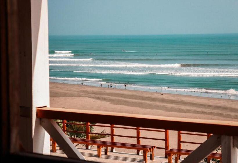 هتل Delfines De Chicama