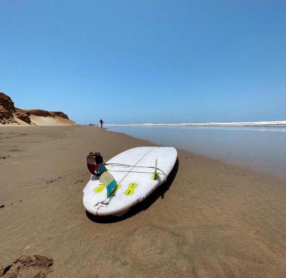 هتل Delfines De Chicama