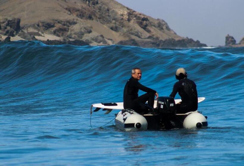 هتل Delfines De Chicama