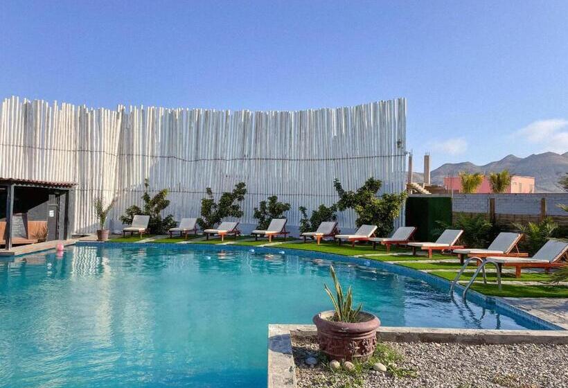 هتل Delfines De Chicama