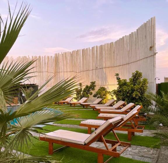 هتل Delfines De Chicama