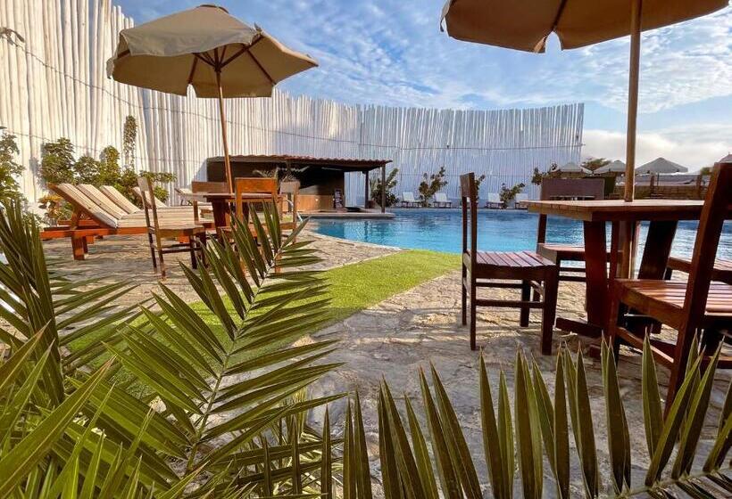 هتل Delfines De Chicama