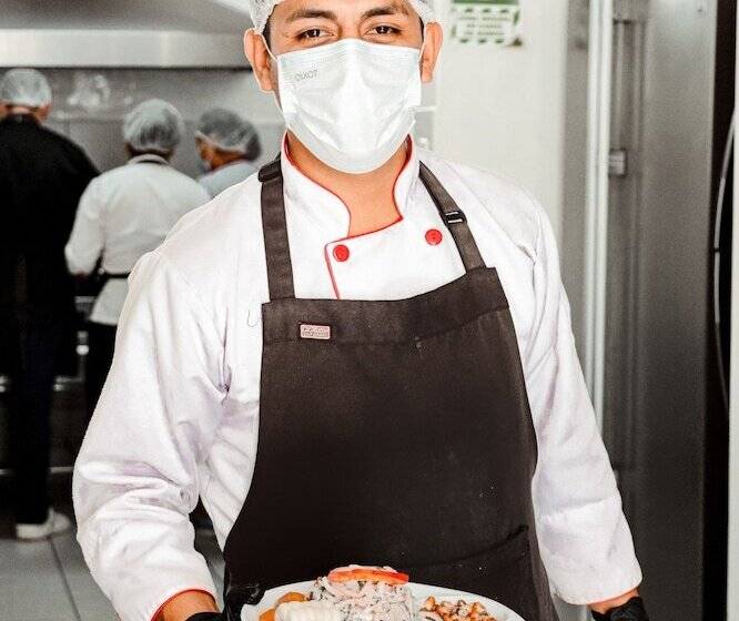 هتل Delfines De Chicama