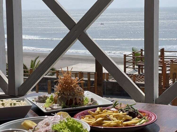 هتل Delfines De Chicama