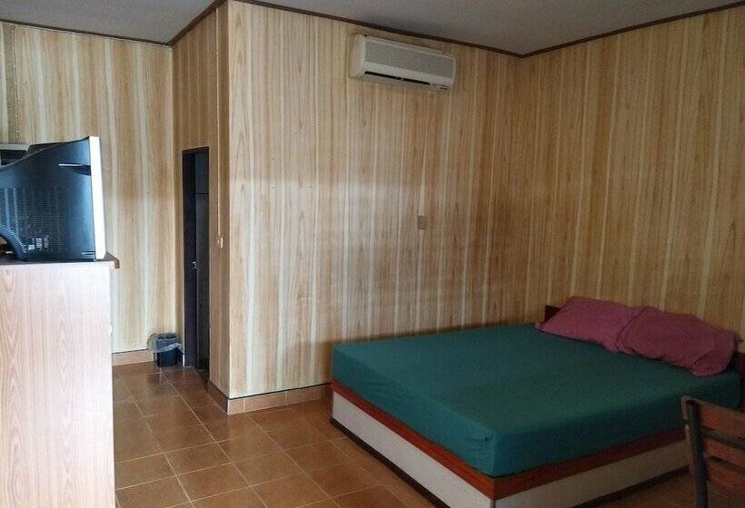 فندق First First Inn