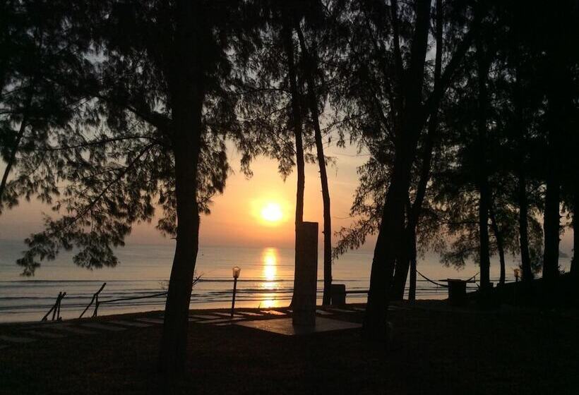 Отель Greenseaviewresort Bangsaphan