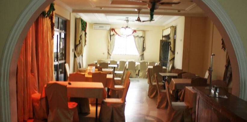 فندق His Royal Vico