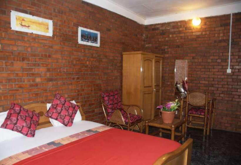 هتل Joy Family Lodge