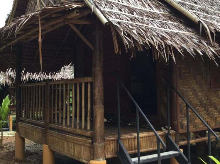 فندق Khaosok Bamboo Huts Resort