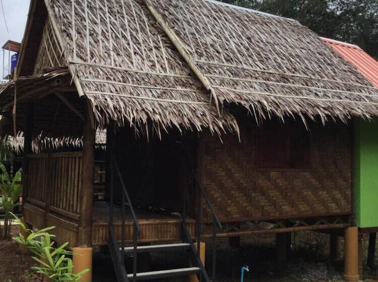فندق Khaosok Bamboo Huts Resort