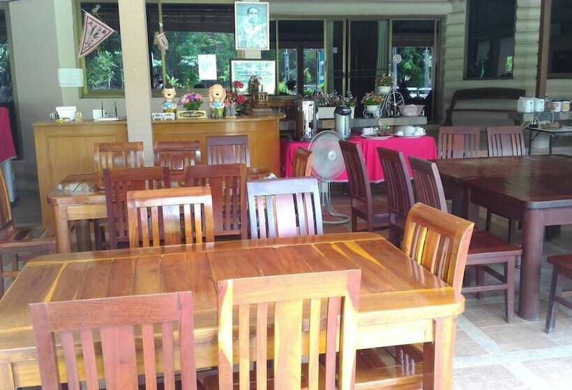 ホテル Khwan Darunee