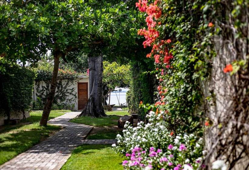 فندق Kokomo Resort Gili Gede