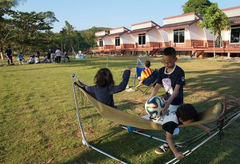 בית מלון כפרי Lomtalay Resort Trat