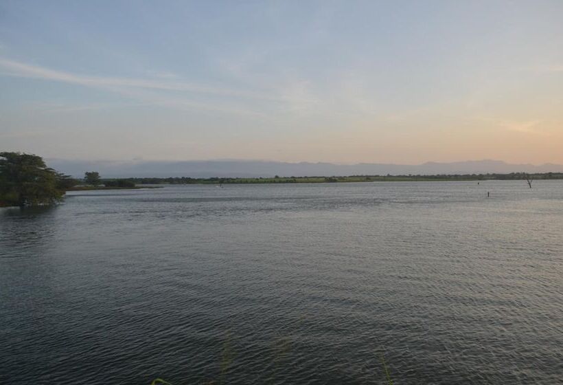 בית מלון כפרי Makulu Safari Camping