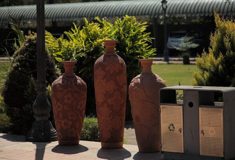 Hotelli Uva Meridian Bay Resort And Spa