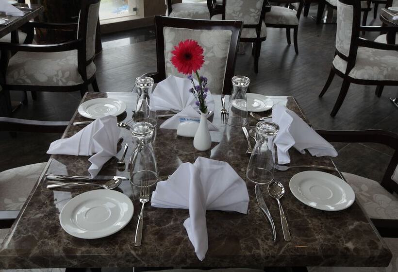 Hotelli Uva Meridian Bay Resort And Spa