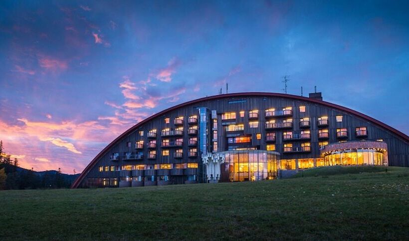 בית מלון כפרי Montfort Wellness & Spa Tatranska Javorina