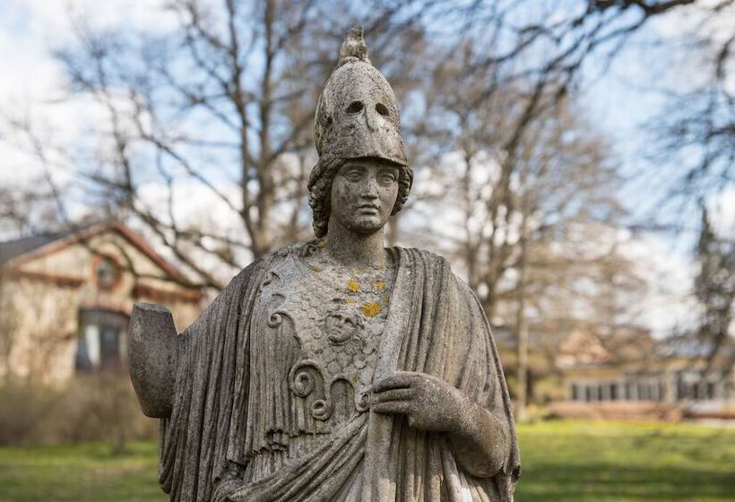 Отель Mustion Linna