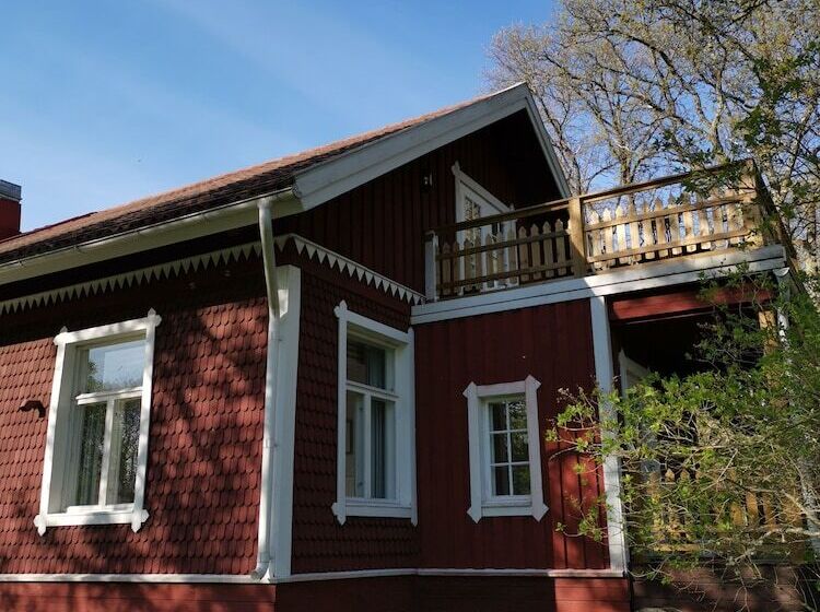 Отель Mustion Linna