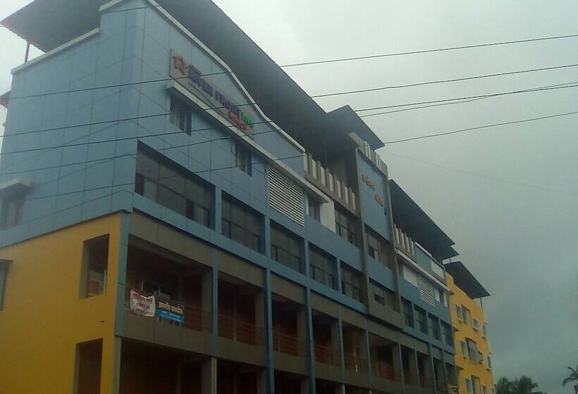 בית מלון כפרי Neelisha River Front Inn