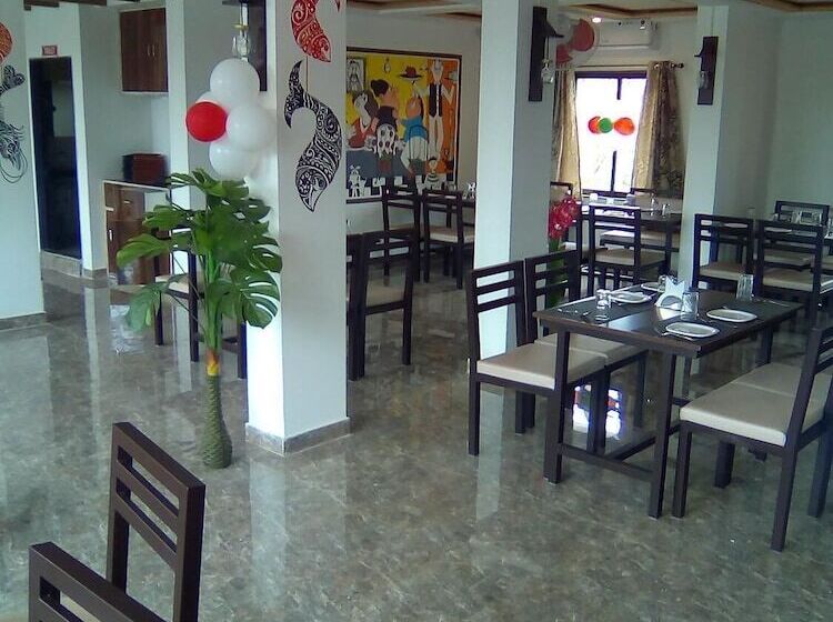 בית מלון כפרי Neelisha River Front Inn