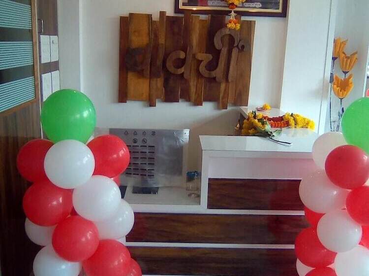 בית מלון כפרי Neelisha River Front Inn