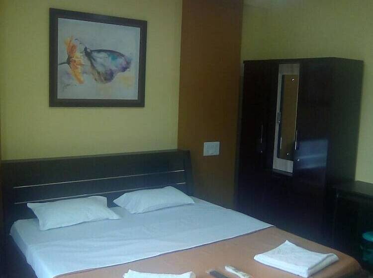 בית מלון כפרי Neelisha River Front Inn