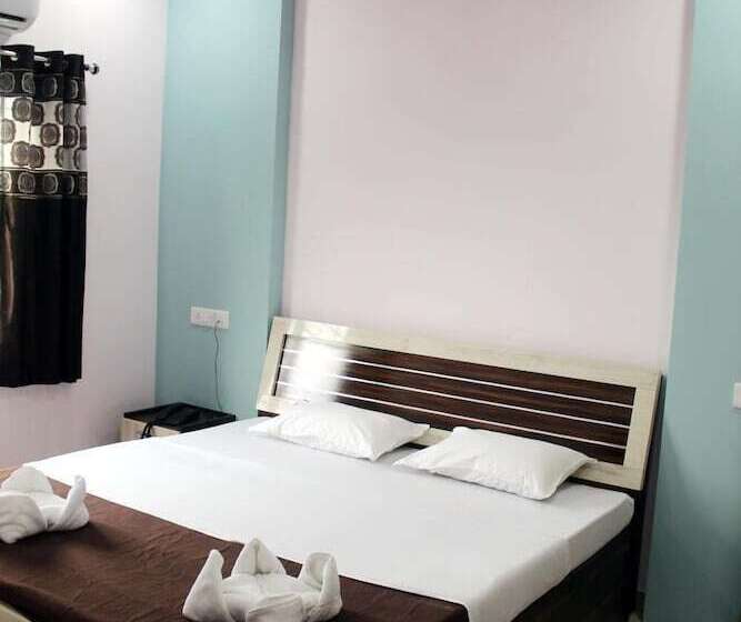 בית מלון כפרי Neelisha River Front Inn