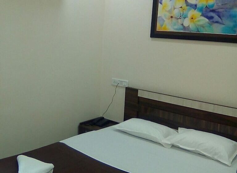 בית מלון כפרי Neelisha River Front Inn