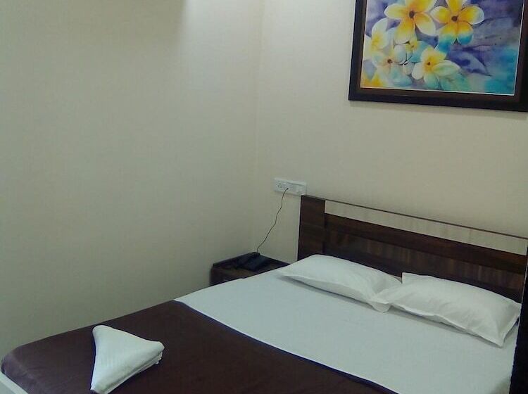 בית מלון כפרי Neelisha River Front Inn