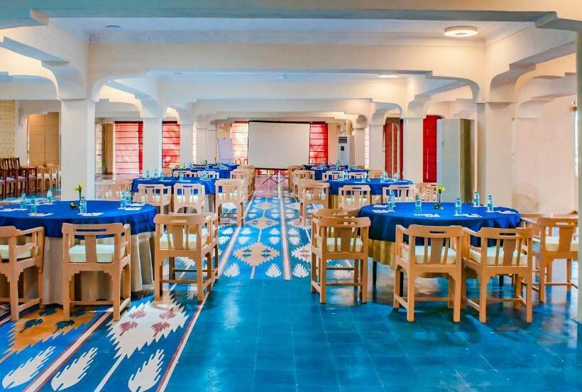 בית מלון כפרי Neemrana S Tijara Fort Palace