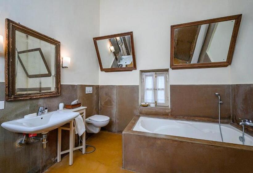 בית מלון כפרי Neemrana S Tijara Fort Palace