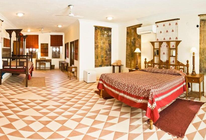 בית מלון כפרי Neemrana S Tijara Fort Palace