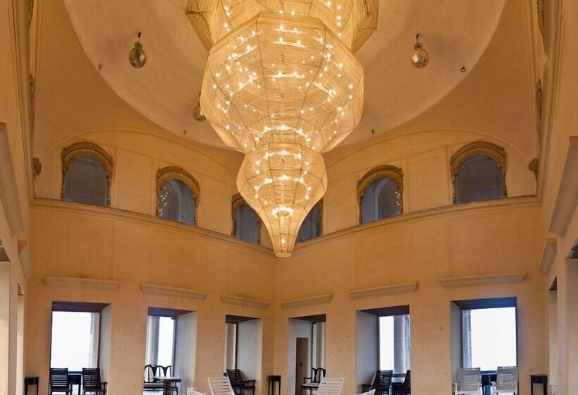 בית מלון כפרי Neemrana S Tijara Fort Palace