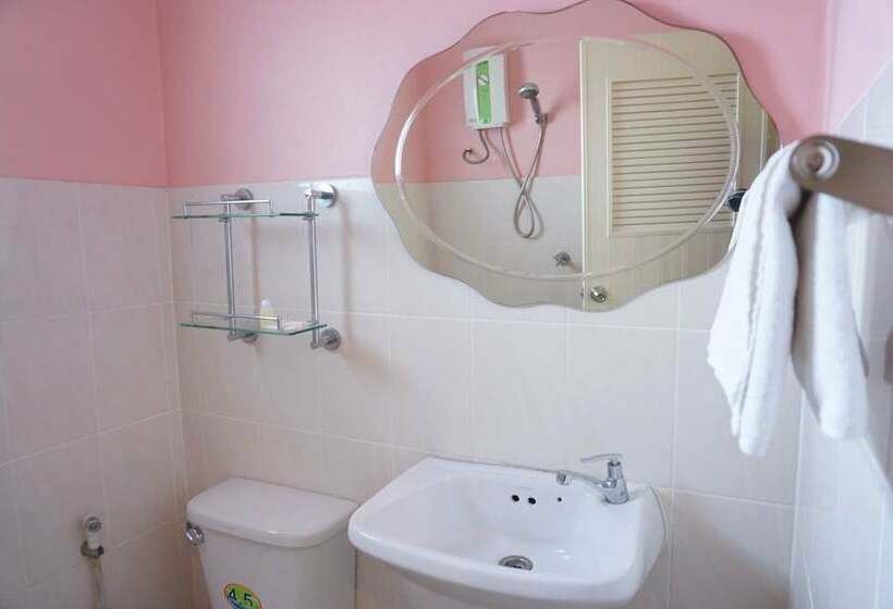 בית מלון כפרי Pranee Mansion Airport