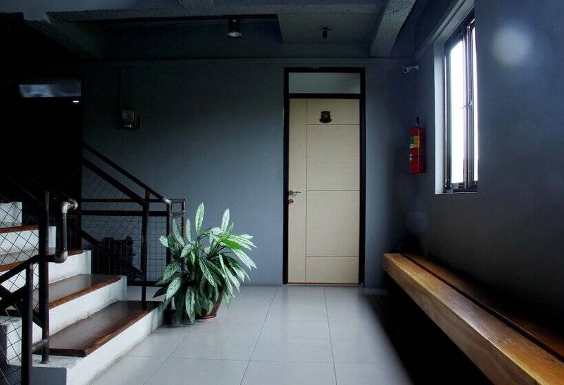 ホテル Reddoorz @ Jatinangor