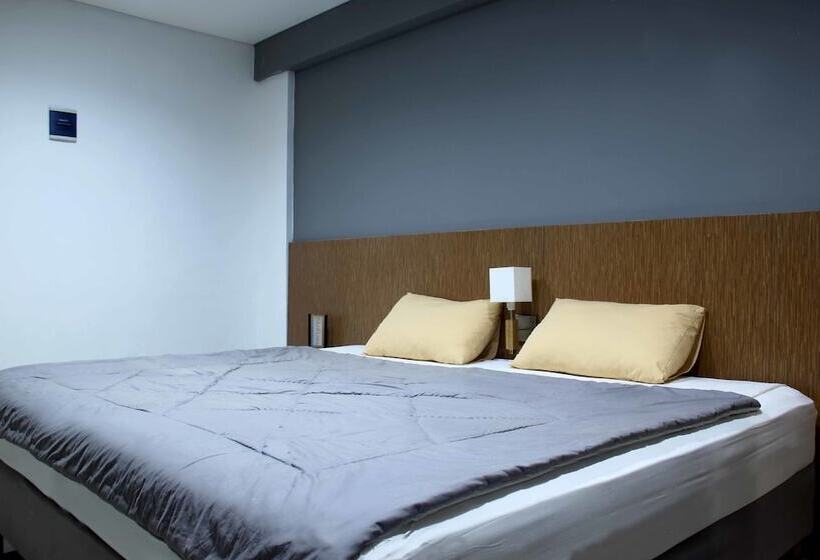 ホテル Reddoorz @ Jatinangor