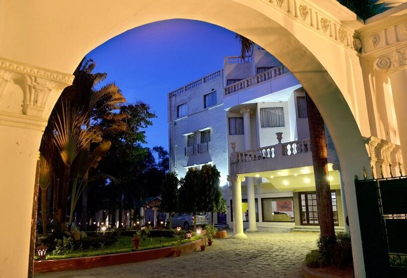 בית מלון כפרי Regenta Camellia Resort & Spa